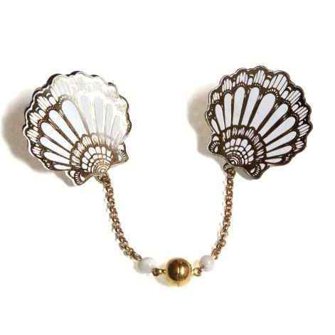 Fan clam shell collar brooch from Rosita Bonita